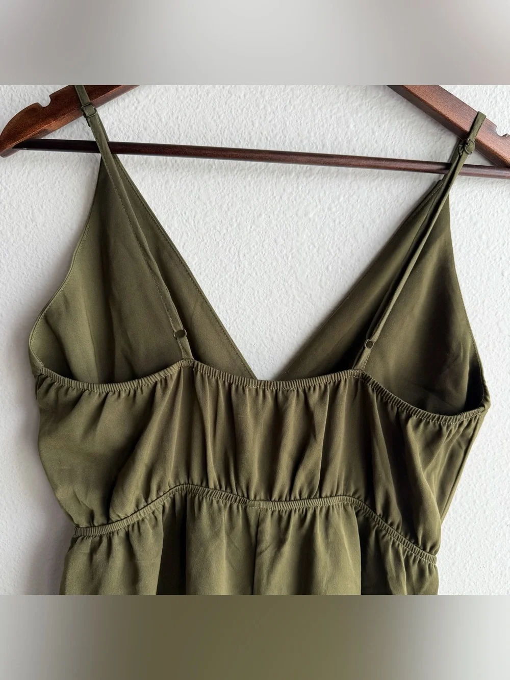 Tobi Olive Green Surplice Romper Shorts Medium Elastic Waist Lightweight Casual - Picture 4 of 15